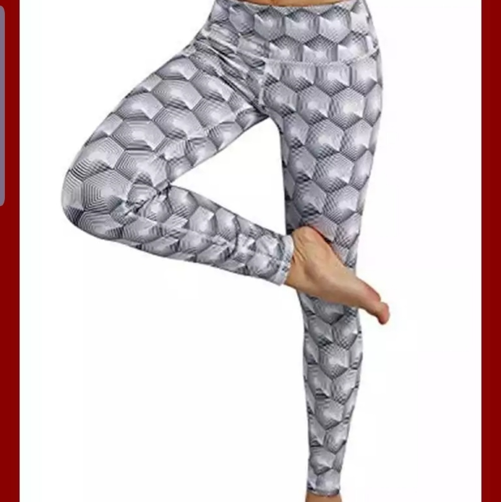Ododos printed workout pants. Geometric camo